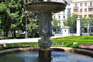 This fountain is located not far from the entrance to Retiro metro station