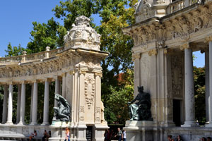 The magnificent colonnade surrounds the Monument to Alfonso XII