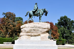 Monumento al general Martínez Campos is an equestrian monument