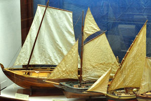 “Dorna Gallega” and “Balandra Canaria de Pesca” sailship models