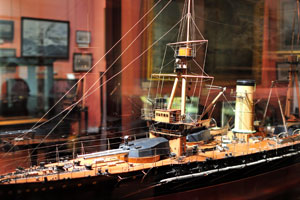 Model of the cruiser “Canarias” (1936-1975)