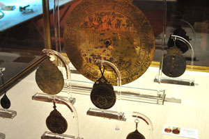 The showcase #43 of astronomical instruments contains astrolabes