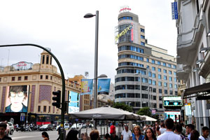 This is how Plaza del Callao square looks in the evening