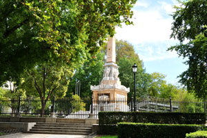 The Monument to the Fallen for Spain “Monumento a los Caídos por España” is a monument located in Plaza de la Lealtad