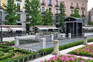 Plaza de Oriente park