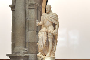 These statues are located in the cloister of San Jerónimo el Real church