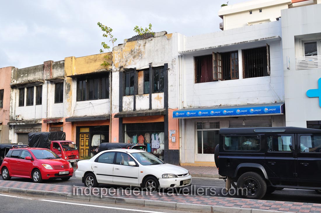 A dilapidated building is located on Havelock Road