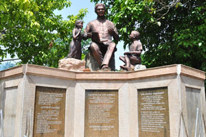 The statue of Lalith William Samarasekera Athulathmudali is located on Rajakeeya Mawatha street