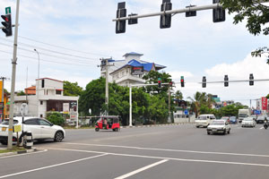 This intersection connects Sri Jayawardenepura Mawatha and Perakumba Mawatha streets
