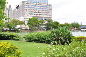 The Colombo City Centre as seen from Gangaramaya Park