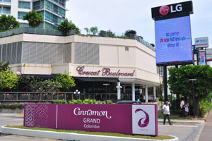 Crescat Boulevard shopping mall