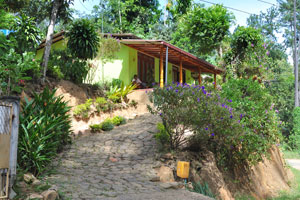 The footway leads to the Pleasant View Homestay 3-star hotel