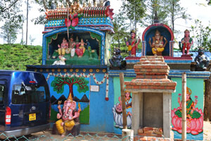 A small hindu temple is located at Ella-Passara Road