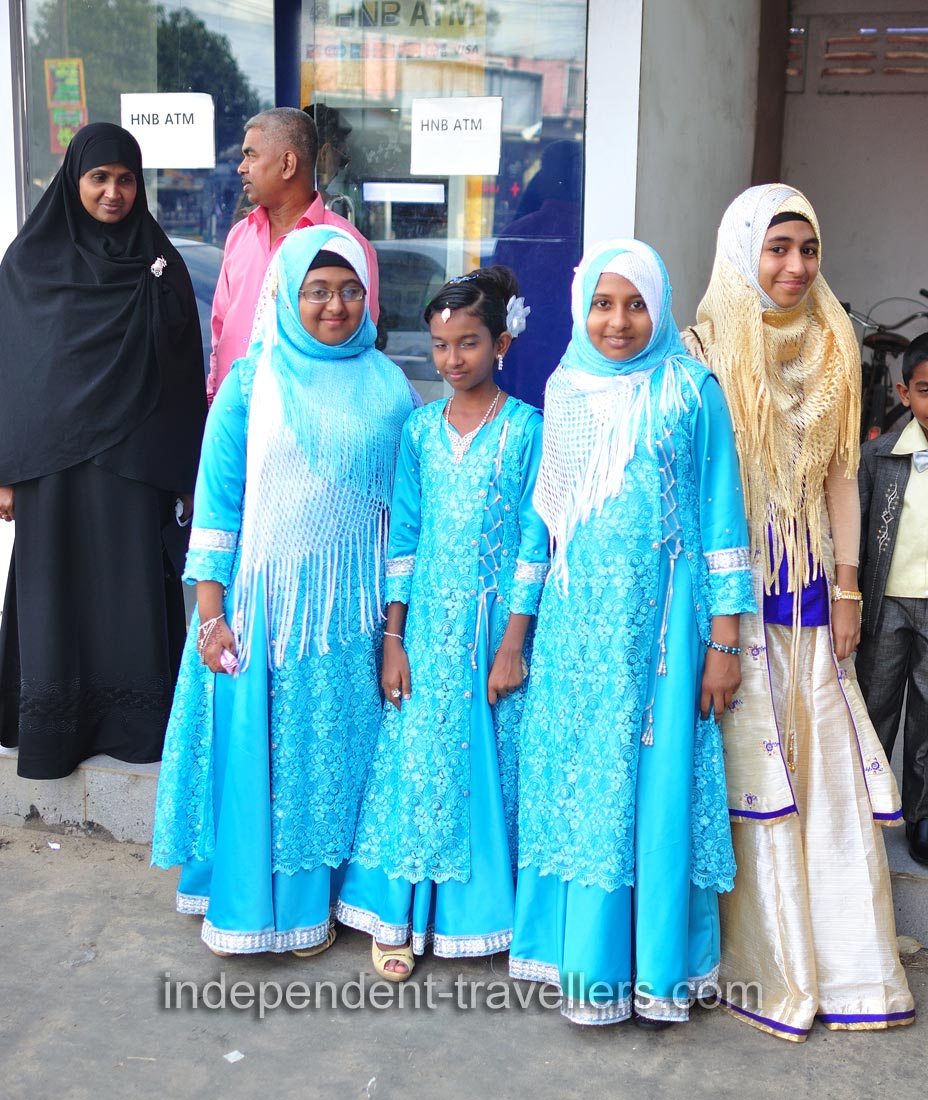 A charming family struck a pose beside Ceylon City Mart &ldquo;Hidayath Hypermarket&rdquo;