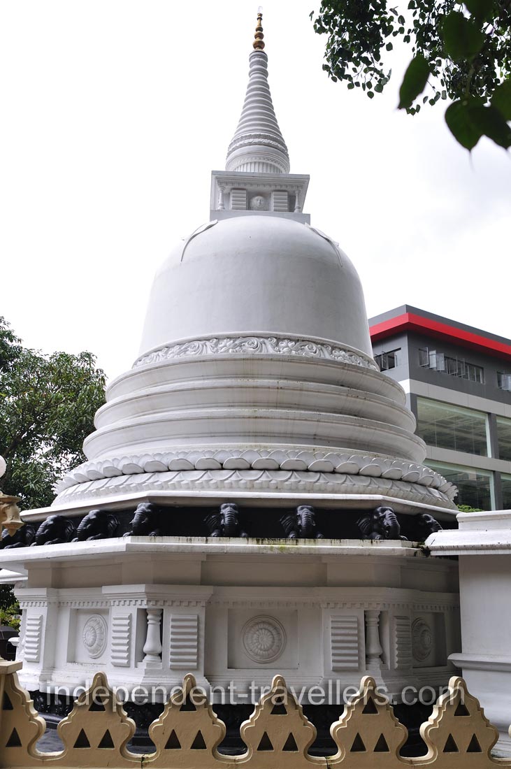 The dome of the Sri Sudharmarama Purana Viharaya buddhist temple is white and black