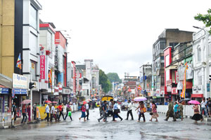 The intersection between Sri Dalada Veediya and DS Senanayake Veediya streets