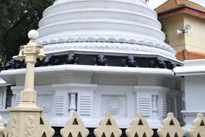 The dome of the Sri Sudharmarama Purana Viharaya buddhist temple