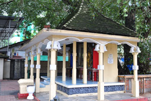 A small building is in the area of the Sri Sudharmarama Purana Viharaya buddhist temple