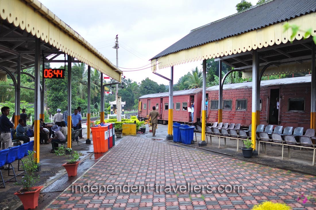 Two platforms are on Peradeniya Junction railway station