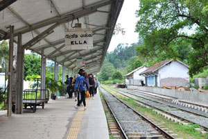 It is easy to walk the short distance into the town from Ella railway station