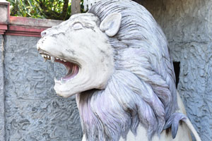 This amazing lion statue is located at the following geo coordinates 6.312111, 80.034861