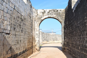 The narrow entry passage of Jaffna Fort