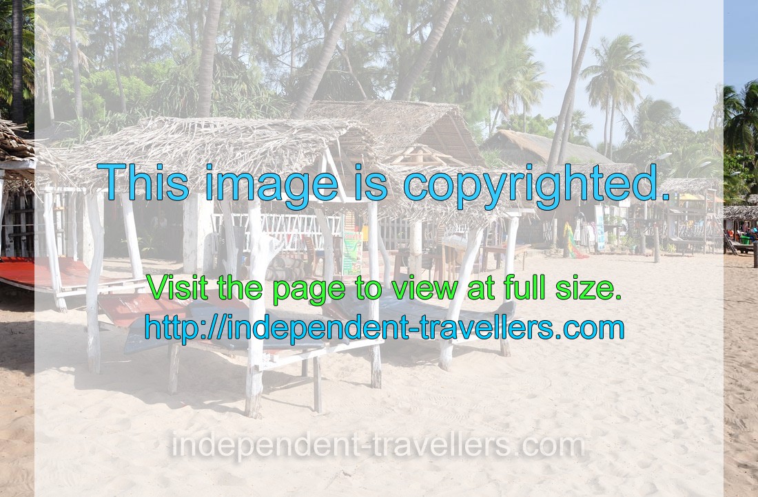 Complimentary wooden sun protection huts with thatched roof