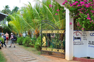 The entrance gates of the Golden Beach Inn are decorated with golden lions
