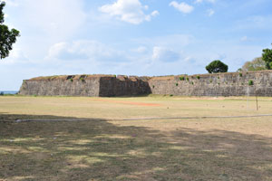 The field is at the foot of the wall of Fort Fredrick