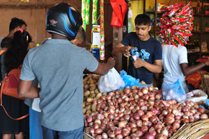 Onion is for sale at the fruit and vegetable market