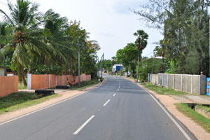 Uppuveli Road in the area of Trinco Villas