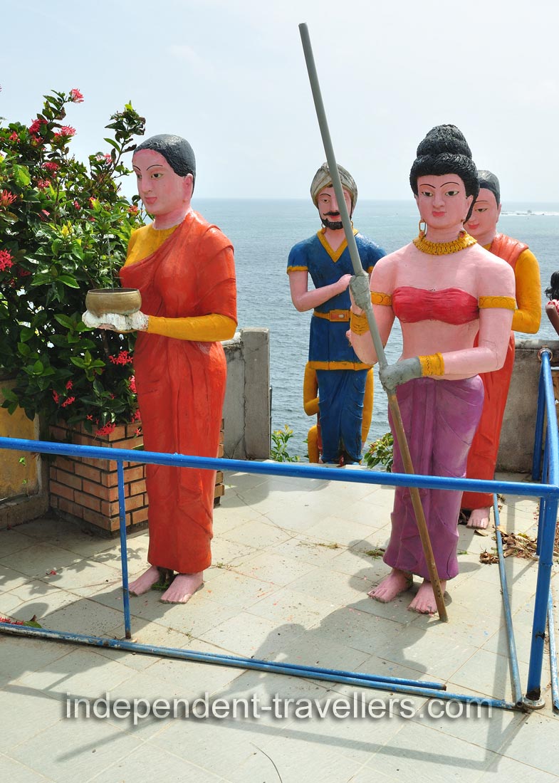 Samudragiri Viharaya statues of three women and one man