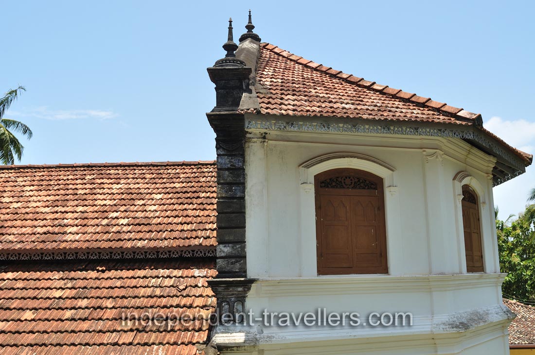The construction style of the library of Gananandarama Purana Maha Viharaya is unique