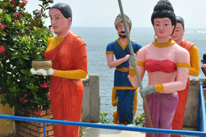 Samudragiri Viharaya statues of three women and one man