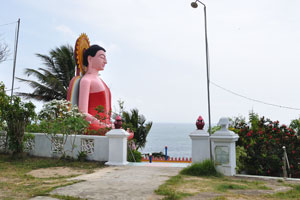 Samudragiri Viharaya main statue