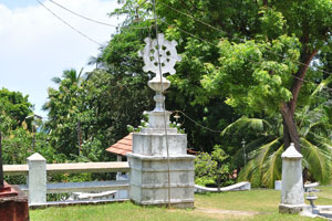 Ship's wheel statue of Gananandarama Purana Maha Viharaya buddhist temple