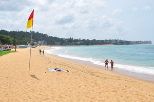 A red-yellow flag means a water safety environment