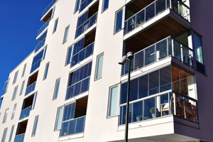 This apartment house is located near the Hovrättsbron bridge