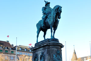 The equestrian statue of King Charles X Gustav of Sweden is located on Stortorget square