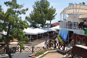 A series of restaurants and cafes are located on the upper station of Tünektepe aerial lift