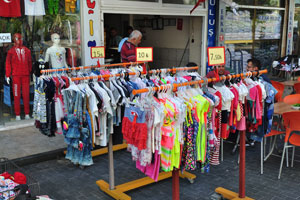 An outdoor shop with children clothes “Citir Baby” is near MarkAntalya