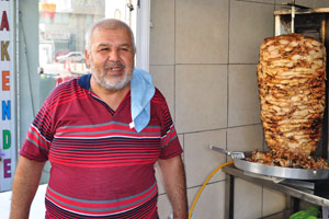 A hospitable Shawarma vendor