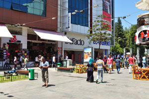 DeFacto clothing store is on Şarampol street