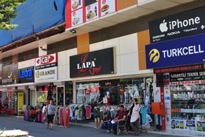 Lapa Jeans is located near Şarampol street