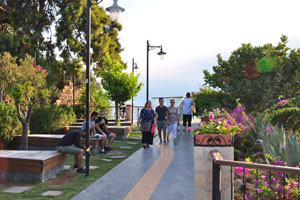 The paved footpath of Kecili Park