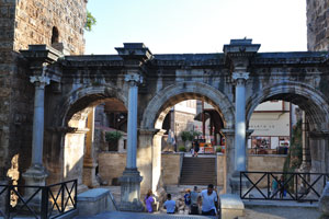 The Hadrian's Gate historical place is on Atatürk boulevard