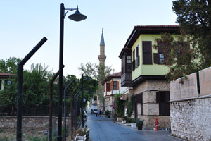 This mosque is on the street which connects Kecili Park to Karaalioglu Park