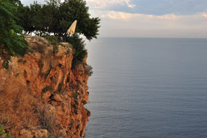 Varyant Restaurant & Cafe is located on a cliff