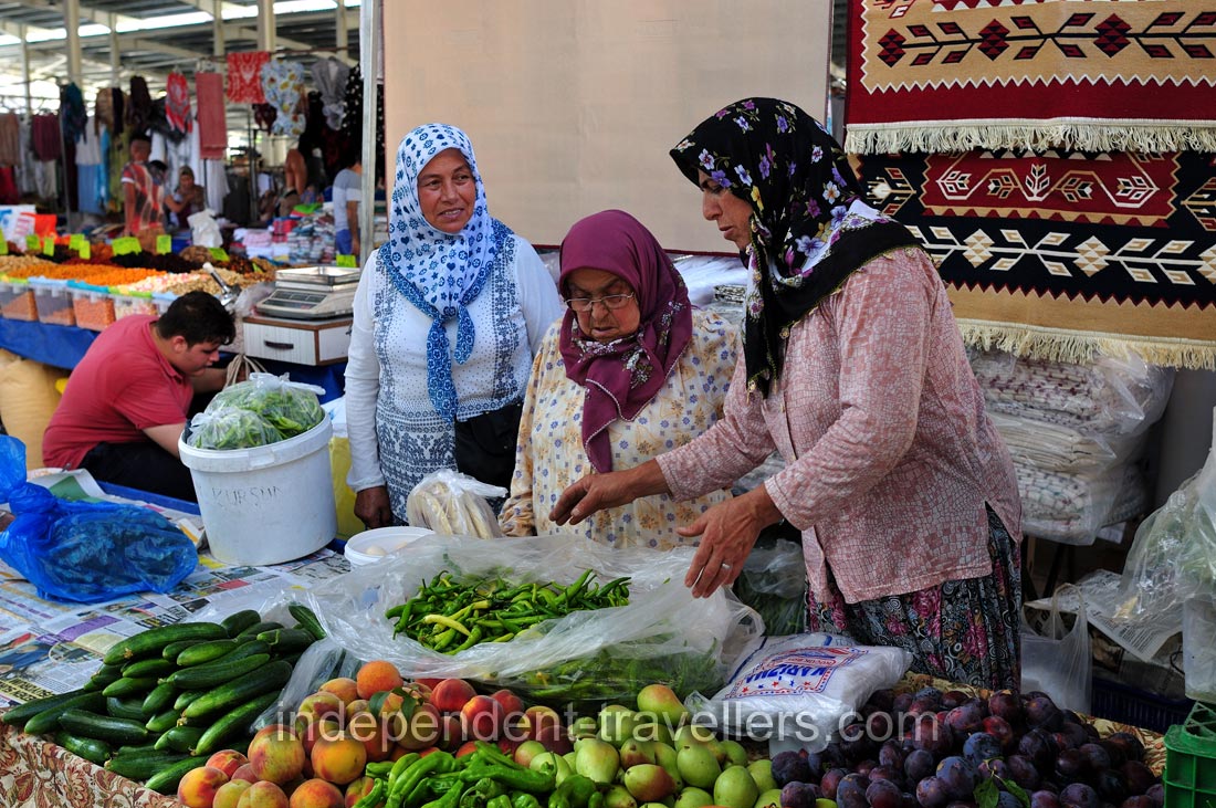 Three female vendors are chattering