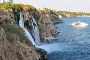 There is an opportunity to enjoy the waterfall from the sea as a passenger of one of the boats departing from the marina of the Old city